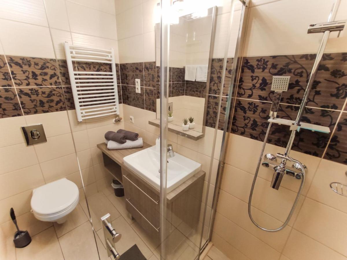 Holiday Apartman Sarvar Ngoại thất bức ảnh