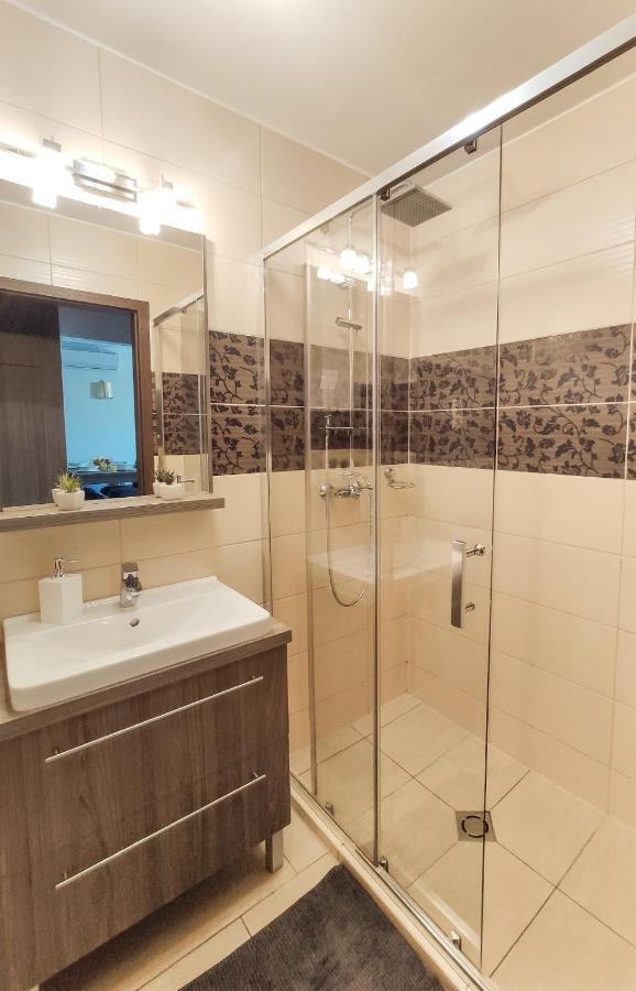 Holiday Apartman Sarvar Ngoại thất bức ảnh