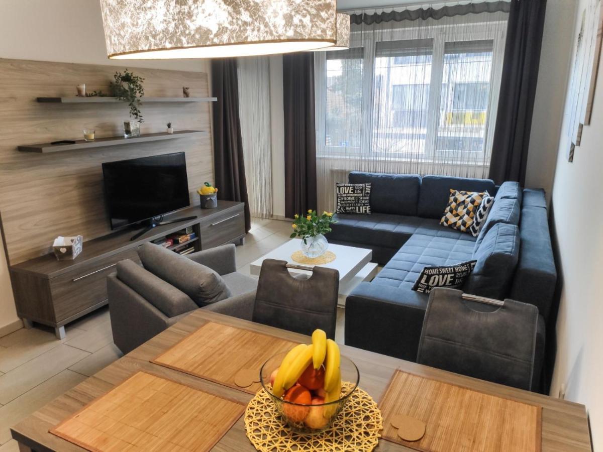 Holiday Apartman Sarvar Ngoại thất bức ảnh