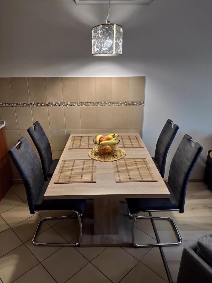 Holiday Apartman Sarvar Ngoại thất bức ảnh