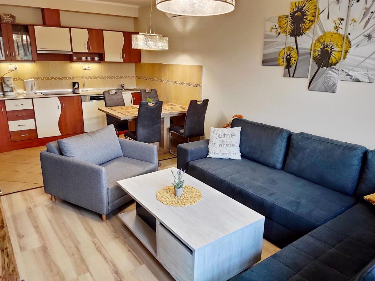 Holiday Apartman Sarvar Ngoại thất bức ảnh