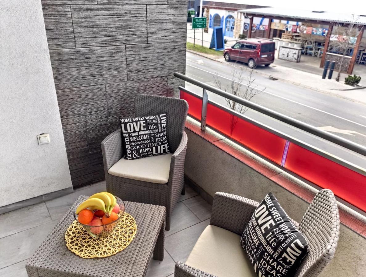 Holiday Apartman Sarvar Ngoại thất bức ảnh