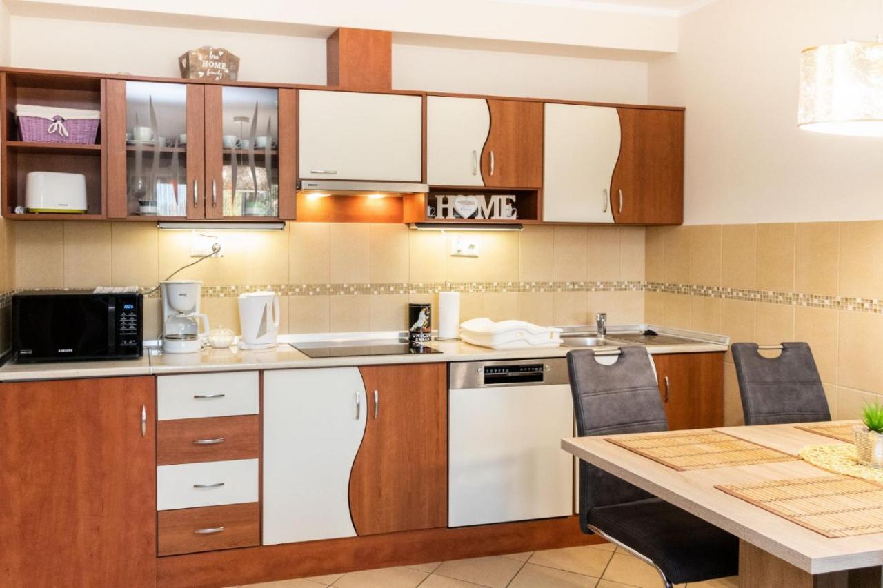 Holiday Apartman Sarvar Ngoại thất bức ảnh