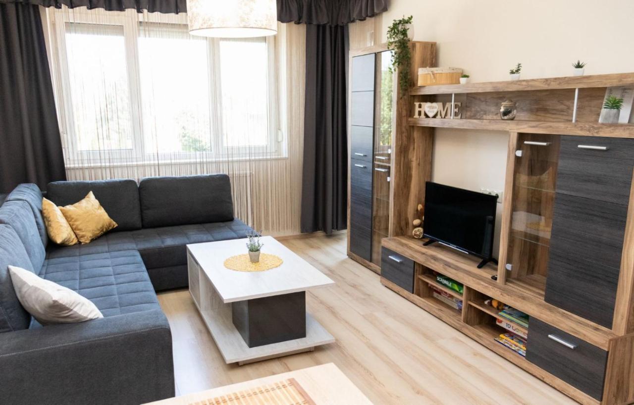 Holiday Apartman Sarvar Ngoại thất bức ảnh